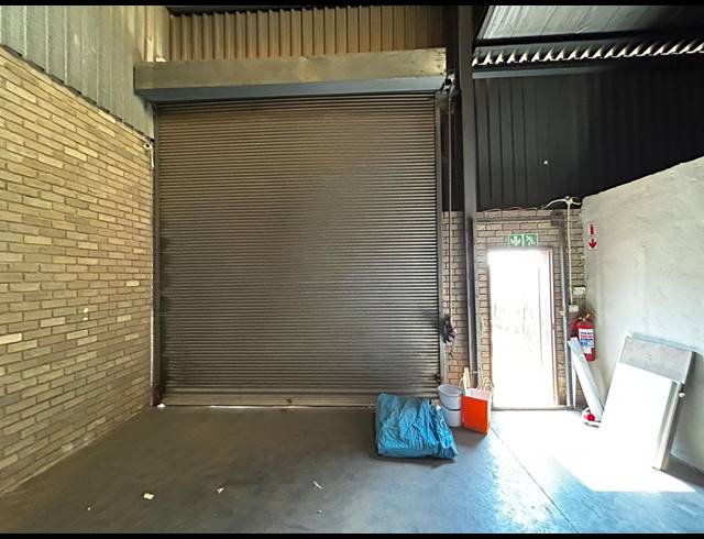 165M² WAREHOUSE TO LET IN LOMBARDY WEST